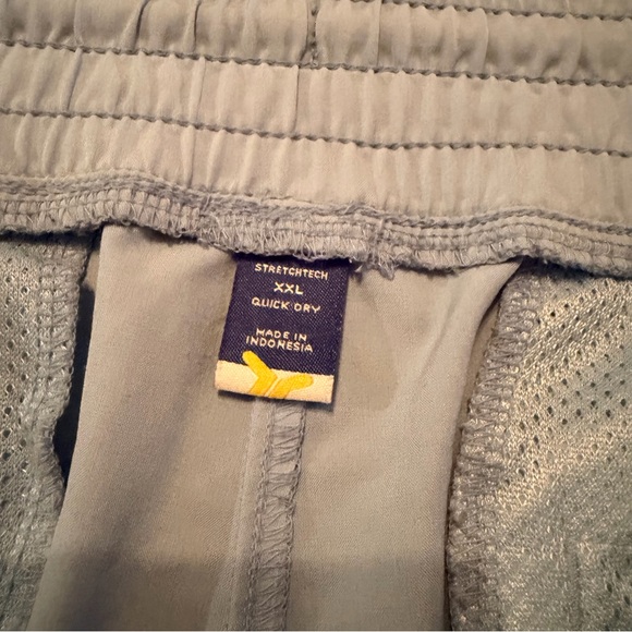 Old Navy Tech Stretch Activewear Shorts - Picture 3 of 5